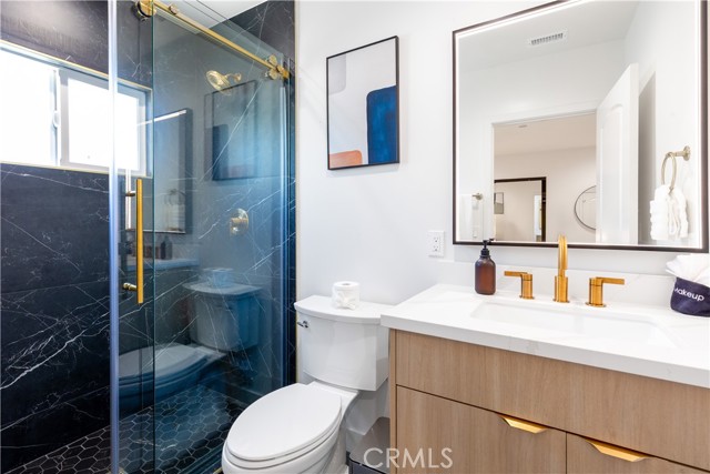 8021 West Boulevard, Inglewood CA: https://media.crmls.org/medias/91fe656a-15c2-4fd5-9006-ec6b32cbe371.jpg