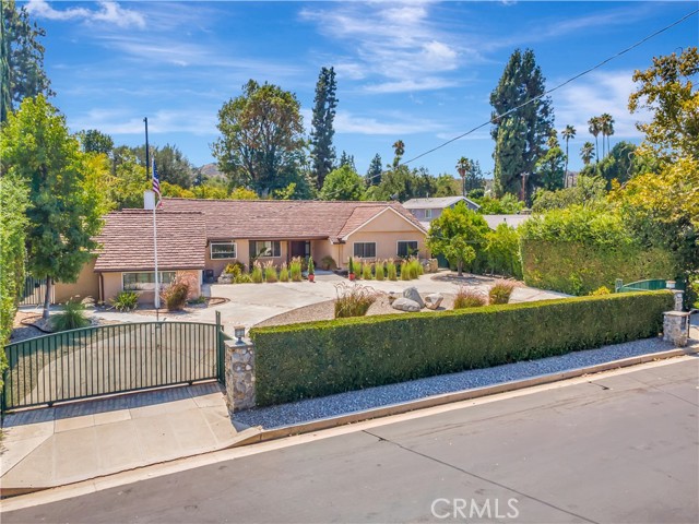 4532 Del Moreno Drive, Woodland Hills CA: https://media.crmls.org/medias/91fe8e23-e7c3-46ee-ba38-b1b4eb6ad2d8.jpg