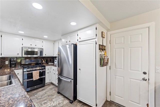 Detail Gallery Image 9 of 24 For 22617 Copper Hill Dr #121,  Saugus,  CA 91350 - 3 Beds | 3 Baths