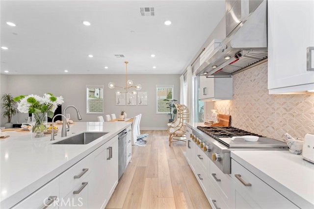 Detail Gallery Image 12 of 74 For 27018 California Ct, Valencia,  CA 91381 - 4 Beds | 4/1 Baths