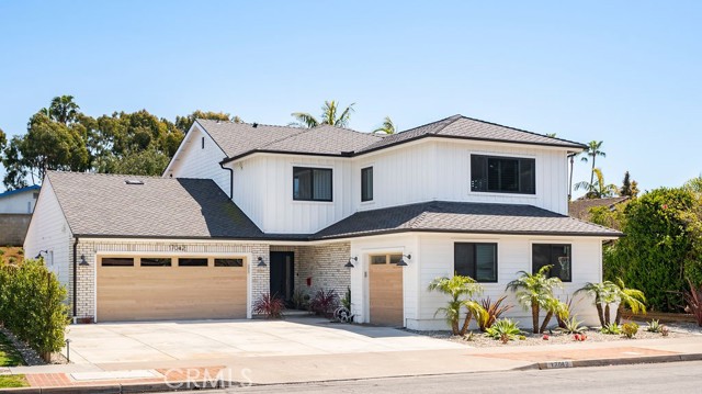 Detail Gallery Image 1 of 35 For 17042 Courtney Ln, Huntington Beach,  CA 92649 - 5 Beds | 4/1 Baths