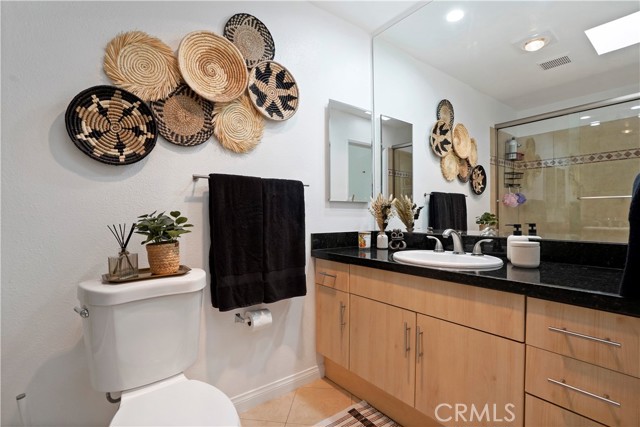 Detail Gallery Image 11 of 23 For 7826 Topanga Canyon Bld #301,  Canoga Park,  CA 91304 - 2 Beds | 2 Baths