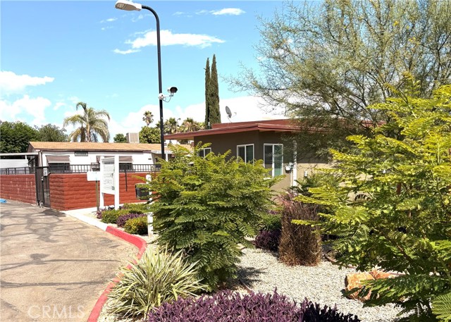 8787 Locust Ave, Fontana CA: https://media.crmls.org/medias/91ffc944-258a-4c6a-a104-031d4d748c15.jpg