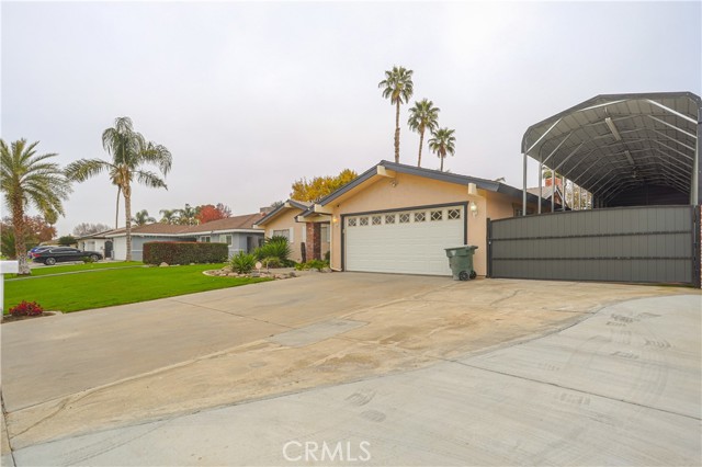 Detail Gallery Image 3 of 33 For 2416 Bladen, Bakersfield,  CA 93309 - 3 Beds | 2 Baths