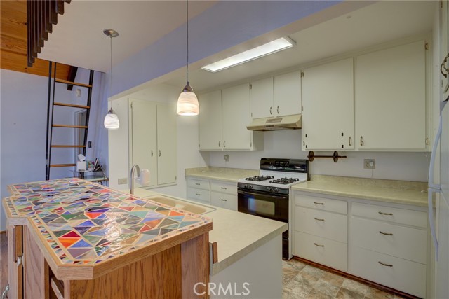 Detail Gallery Image 9 of 44 For 1699 Langton St, Cambria,  CA 93428 - 2 Beds | 2 Baths