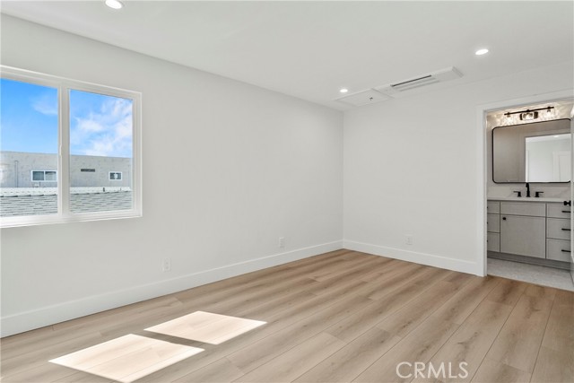 Detail Gallery Image 14 of 25 For 913 E Balboa Blvd #C,  Newport Beach,  CA 92661 - 3 Beds | 3 Baths