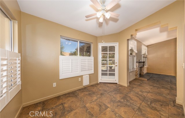 Detail Gallery Image 9 of 28 For 2740 Banyan Tree Ln, Hemet,  CA 92545 - 3 Beds | 2 Baths