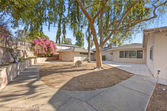 Detail Gallery Image 49 of 52 For 1800 Country Club Dr, Bakersfield,  CA 93306 - 5 Beds | 3 Baths
