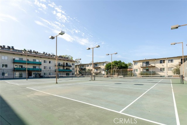 Detail Gallery Image 34 of 36 For 5460 White Oak, Encino,  CA 91316 - 2 Beds | 2 Baths