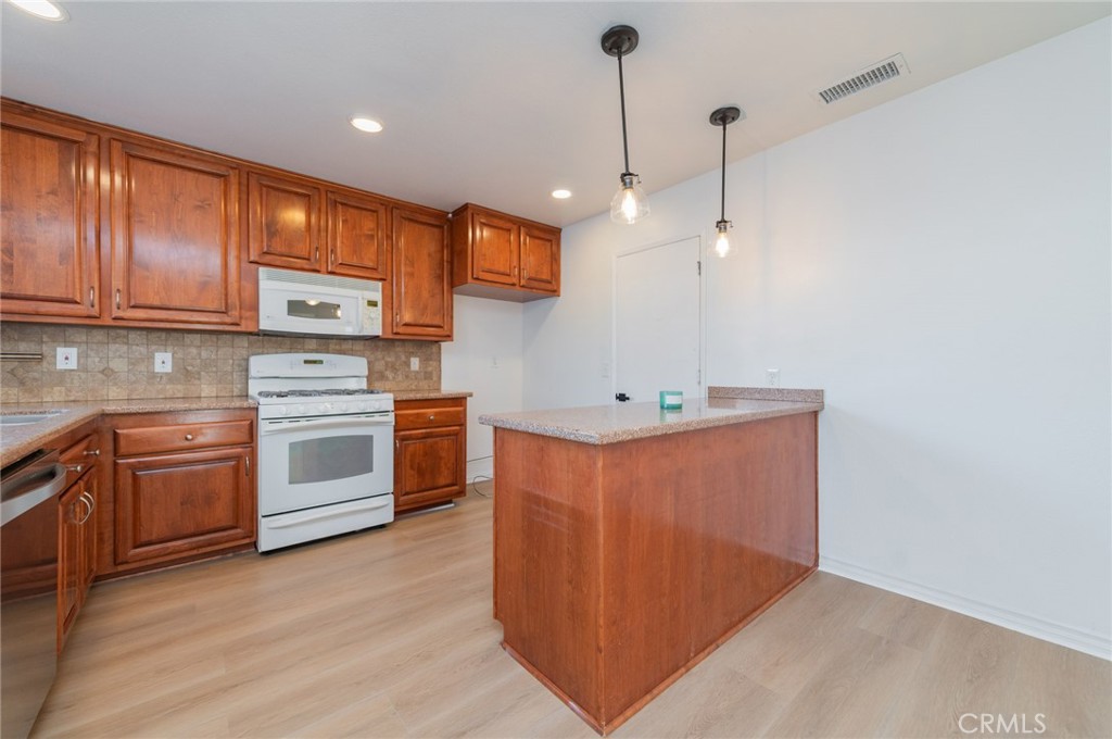 MLS #OC25272426 image #9