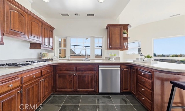 Detail Gallery Image 16 of 40 For 12317 Navy Street, Los Angeles,  CA 90066 - 3 Beds | 3 Baths