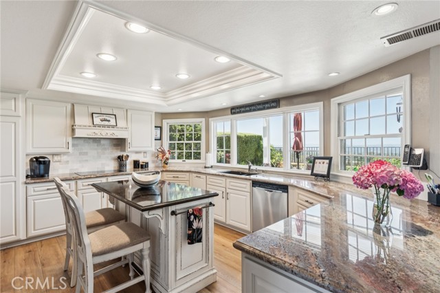 27201 Via Aurora, Mission Viejo CA: https://media.crmls.org/medias/92015e99-05d4-41f7-9c39-df1e65083d92.jpg