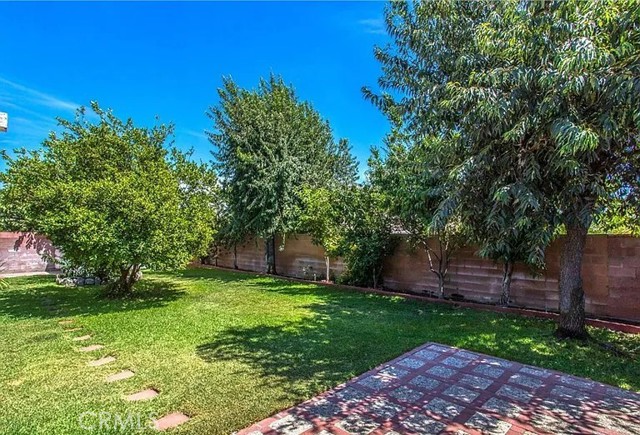 Detail Gallery Image 4 of 13 For 15937 Manzanita, Fontana,  CA 92335 - 3 Beds | 2 Baths