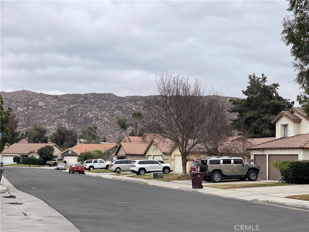 https://media.crmls.org/medias/9201b374-238c-426a-80cf-3b0e98e27552.jpg?preset=X-Large
