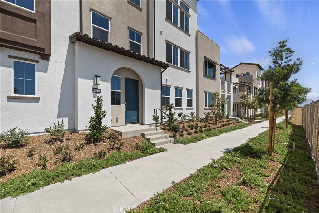 MLS #OC25132963 img 1