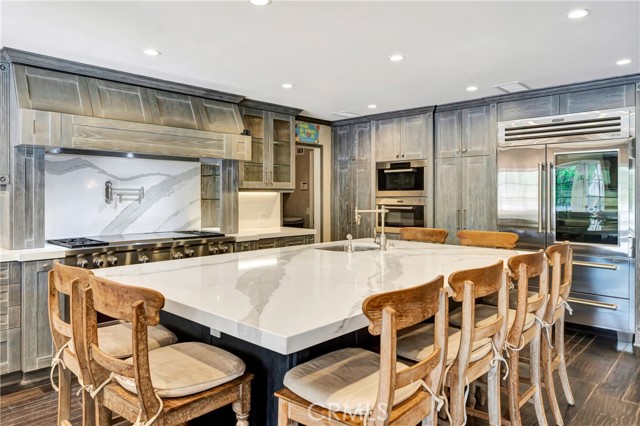 Detail Gallery Image 17 of 55 For 5441 Calvin Ave, Tarzana,  CA 91356 - 5 Beds | 5/1 Baths