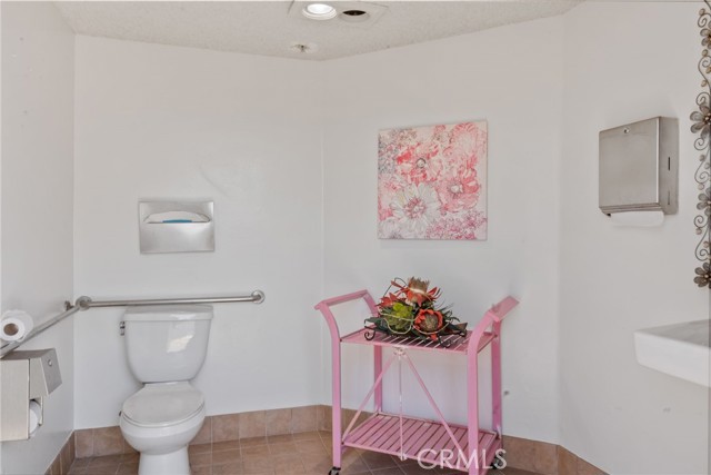 620 S Gramercy Place, Los Angeles CA: https://media.crmls.org/medias/92027b17-486b-4ad3-9245-2650ff91bd94.jpg
