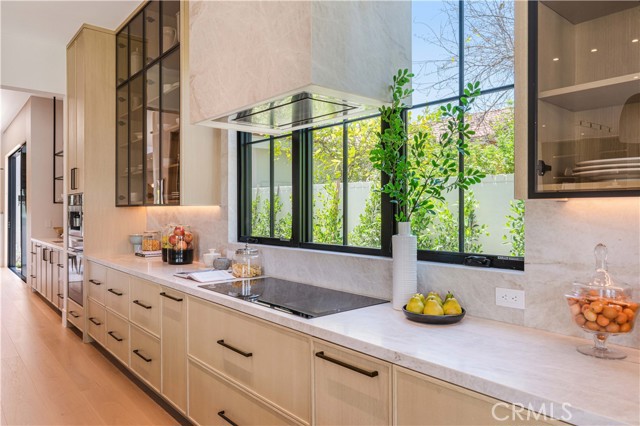 Detail Gallery Image 9 of 37 For 16711 Moorpark St, Encino,  CA 91436 - 6 Beds | 6/1 Baths
