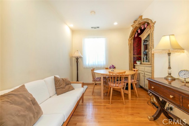 Detail Gallery Image 9 of 29 For 11020 Scoville Ave, Sunland,  CA 91040 - 3 Beds | 2 Baths