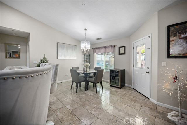 Detail Gallery Image 6 of 17 For 7590 Arrowhead Lake Rd, Hesperia,  CA 92345 - 4 Beds | 2 Baths