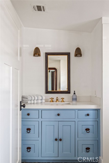 Detail Gallery Image 15 of 35 For 11 Saratoga, Newport Beach,  CA 92660 - 2 Beds | 2/1 Baths