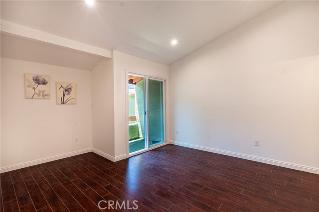 Detail Gallery Image 16 of 25 For 6155 Reseda #4,  Tarzana,  CA 91335 - 3 Beds | 2 Baths