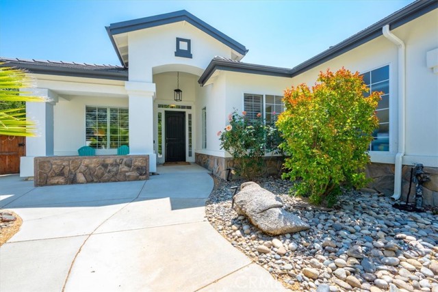 1050 Sleepy Hollow Road, Paso Robles CA: https://media.crmls.org/medias/9204b8dc-ff45-4a0d-bf9a-4ff9e7f798e9.jpg