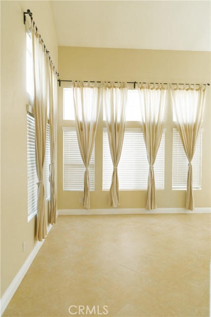 Image 11 of 37 For 852 Saint James Drive