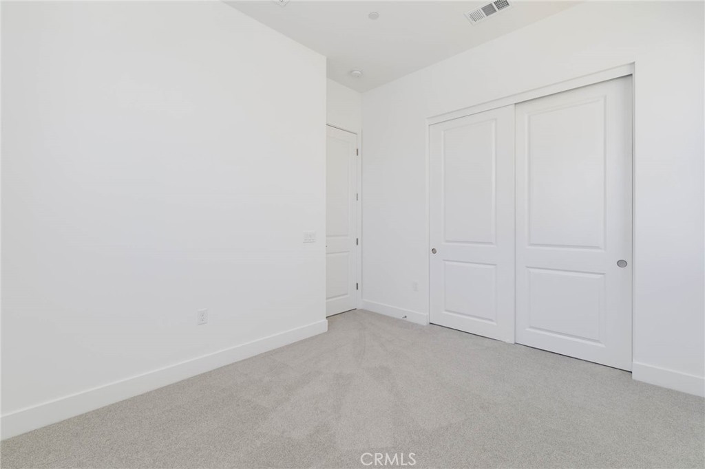 https://media.crmls.org/medias/9204dc04-332e-487f-a247-570024e42eb5.jpg?preset=X-Large