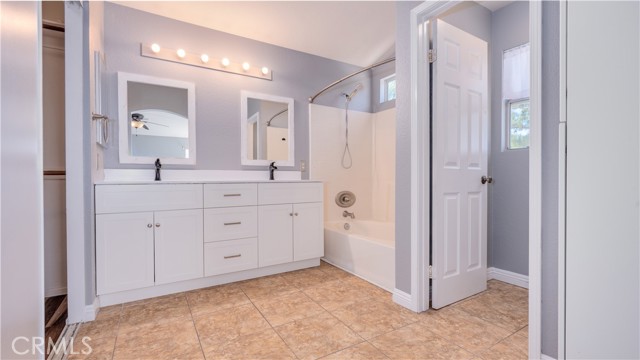 31695 Corte Avalos, Temecula CA: https://media.crmls.org/medias/92052f98-cf4f-459d-a470-4ed40012df96.jpg