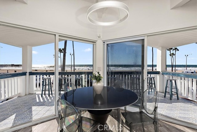 Detail Gallery Image 6 of 27 For 2214 W Oceanfront #B,  Newport Beach,  CA 92663 - 3 Beds | 3 Baths