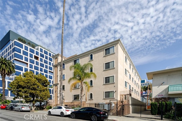 Detail Gallery Image 2 of 17 For 1466 Tamarind Ave #104,  Los Angeles,  CA 90028 - 2 Beds | 2 Baths