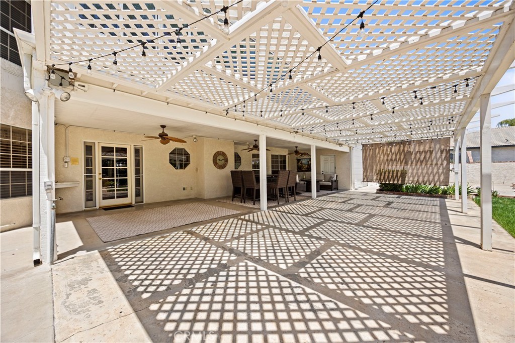 https://media.crmls.org/medias/920663bf-d6ce-40f1-9fcd-1d124572979a.jpg?preset=X-Large
