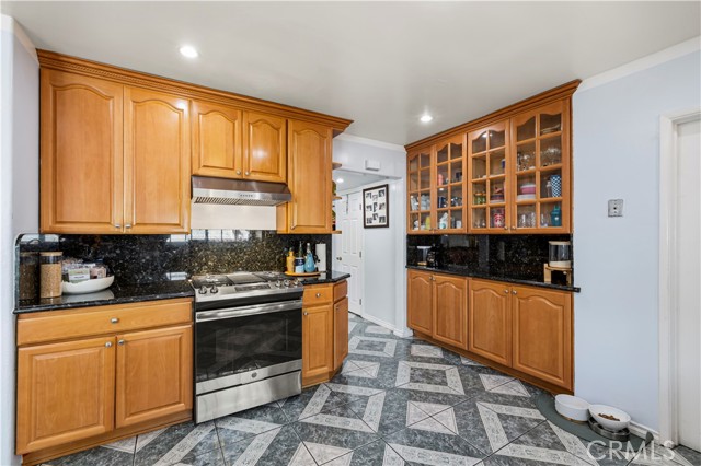 Detail Gallery Image 13 of 45 For 17174 Los Alimos, Granada Hills,  CA 91344 - 4 Beds | 3 Baths