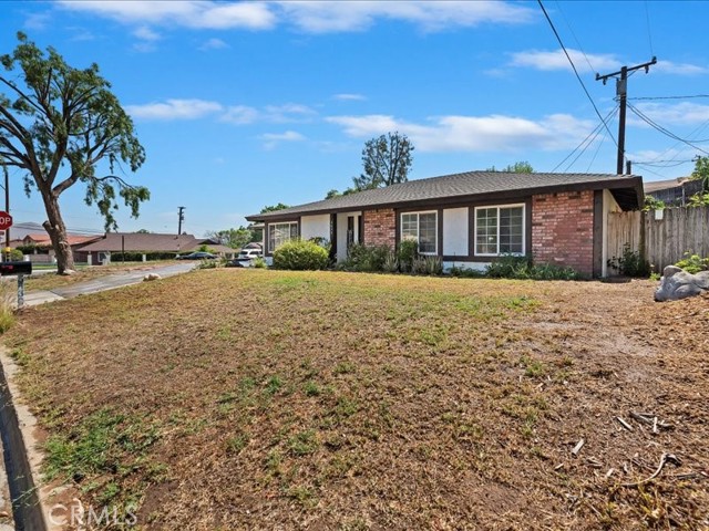 5430 Avenue Juan Bautista, Jurupa Valley CA: https://media.crmls.org/medias/9207b0ad-4ad6-4437-908c-300c0a1ab145.jpg