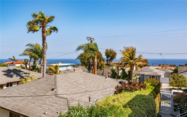 718 W 37th Street, San Pedro CA: https://media.crmls.org/medias/920862b1-634f-4e57-9857-a400383ad8bb.jpg