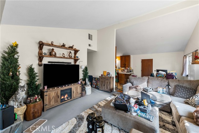 22038 Alamogordo Road, Saugus CA: https://media.crmls.org/medias/9209ea1b-6608-4f47-8db1-e2fd29431951.jpg