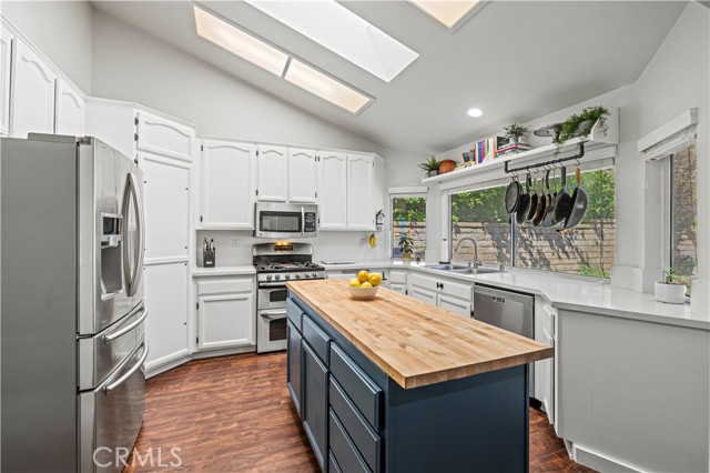 28777 Kathleen Avenue, Saugus CA: https://media.crmls.org/medias/920a32c4-6cdd-4827-bba0-5a174357750e.jpg
