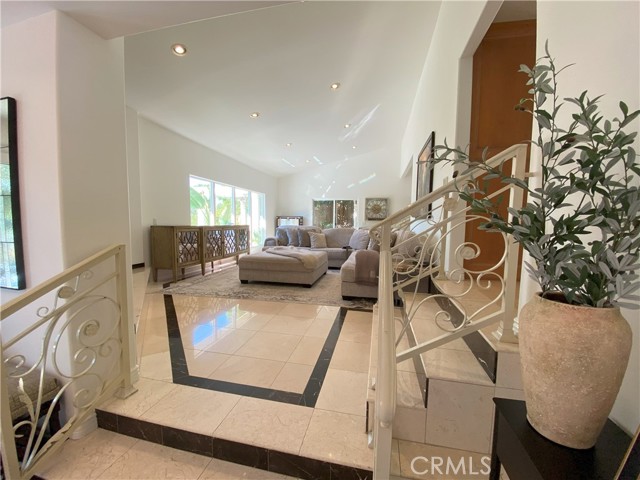 Detail Gallery Image 5 of 75 For 60 Upper Lake Rd, Thousand Oaks,  CA 91361 - 4 Beds | 4 Baths