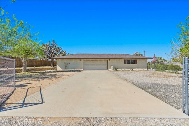 Detail Gallery Image 2 of 44 For 56711 Joshua, Yucca Valley,  CA 92284 - 3 Beds | 2 Baths