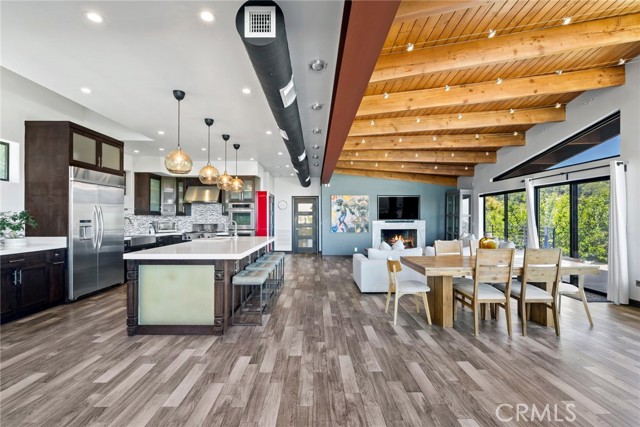 Detail Gallery Image 6 of 19 For 3655 Glenridge, Sherman Oaks,  CA 91423 - 3 Beds | 3 Baths