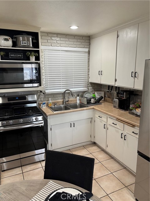 Image 3 of 15 For 761 Rosecrest Avenue