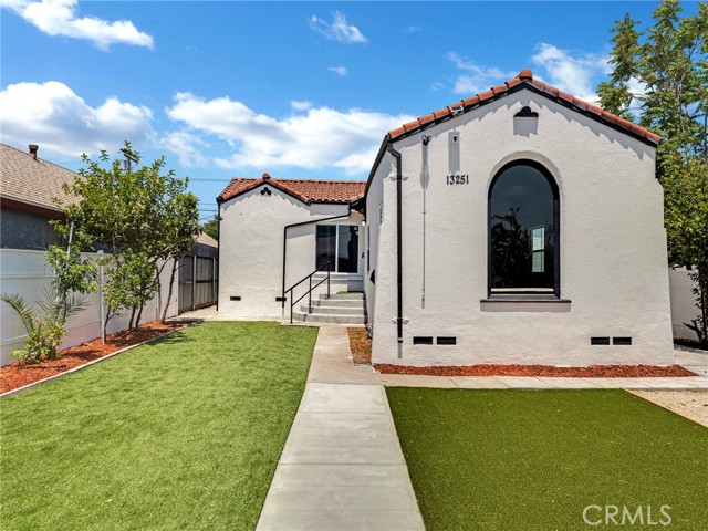 13251 Pinney Street, Pacoima CA: https://media.crmls.org/medias/920bd771-dc16-4e10-98c0-7811fd9913d5.jpg