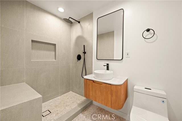 Detail Gallery Image 22 of 24 For 3947 Sumac Dr, Sherman Oaks,  CA 91403 - 4 Beds | 4/1 Baths