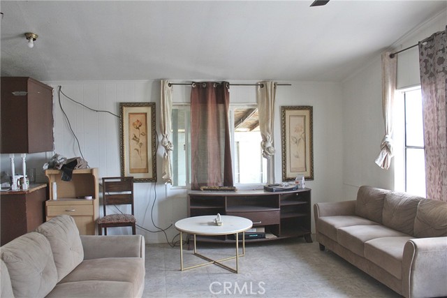 Detail Gallery Image 3 of 10 For 19478 Valle Vista Rd, Adelanto,  CA 92301 - 3 Beds | 2 Baths