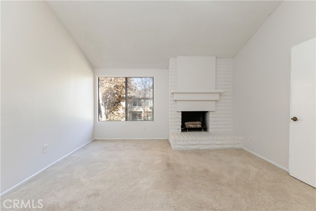 Detail Gallery Image 8 of 16 For 2512 N Tustin #D,  Santa Ana,  CA 92705 - 4 Beds | 2/1 Baths