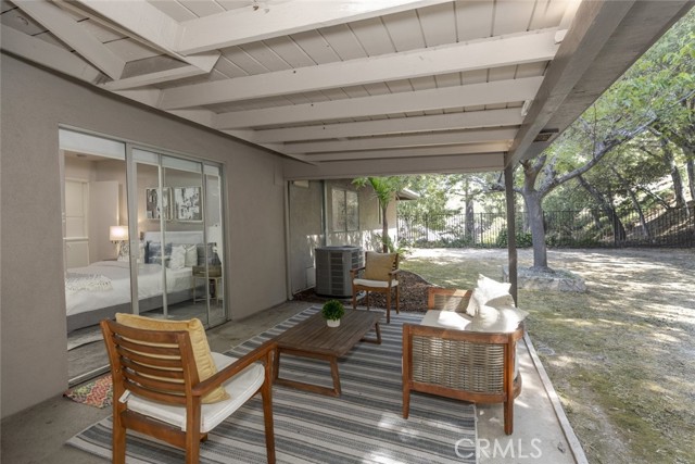 2101 El Arbolita Drive, Glendale CA: https://media.crmls.org/medias/920d9f43-9603-4a34-bb95-6692d8501ffe.jpg