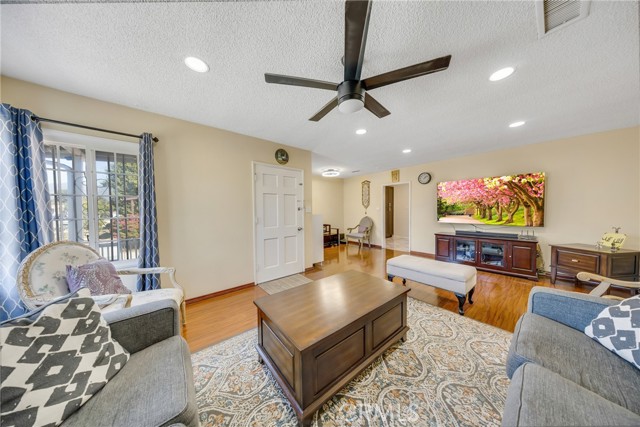 Detail Gallery Image 4 of 39 For 4132 Lynd, Arcadia,  CA 91006 - 5 Beds | 3/1 Baths