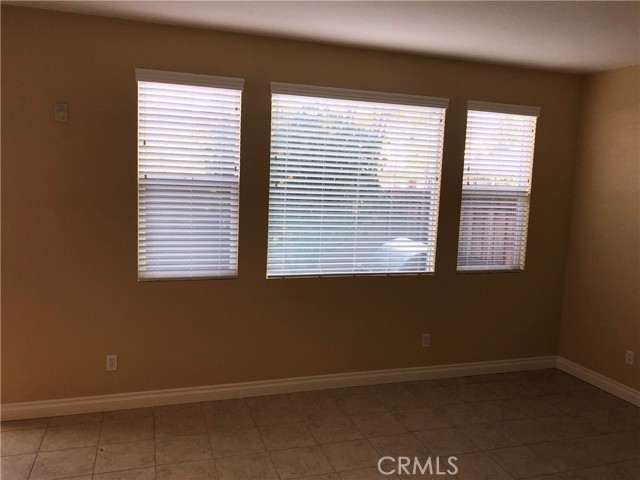 Detail Gallery Image 15 of 57 For 25056 Driftoak, Murrieta,  CA 92562 - 3 Beds | 2/1 Baths