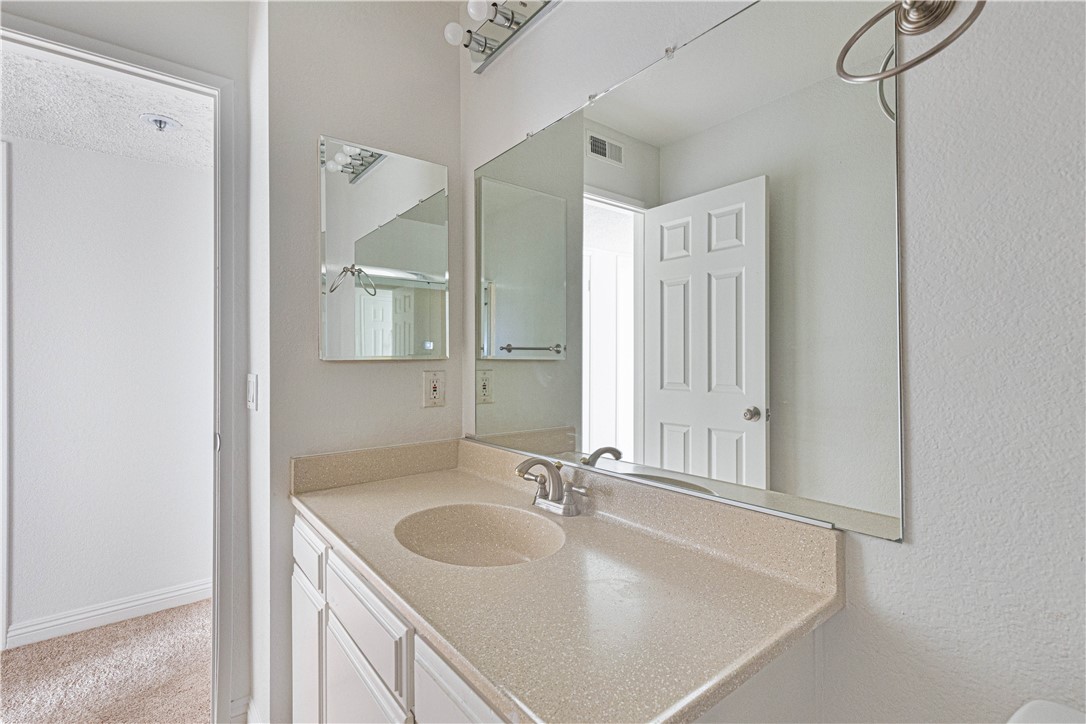 Detail Gallery Image 9 of 16 For 7735 Newman Ave #301,  Huntington Beach,  CA 92647 - 3 Beds | 2 Baths